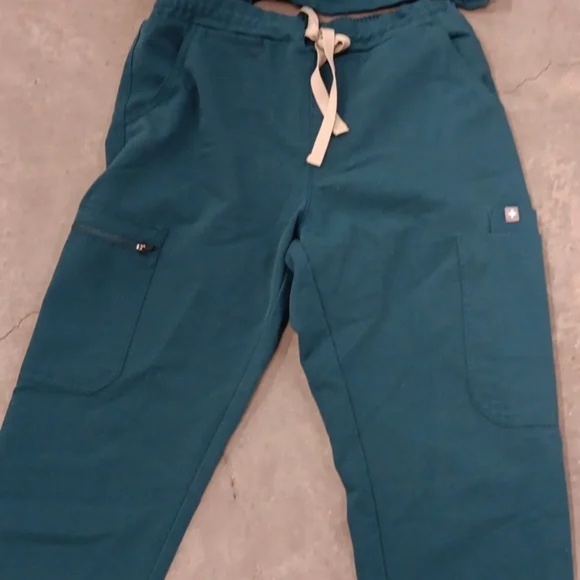 FIGS XXS Catarina Top/XS Yola Skinny Scrub Pants Caribbean Blue - Picture 8 of 10